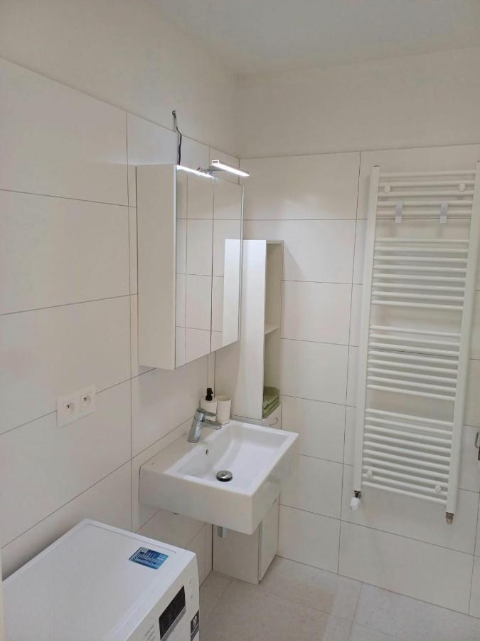 New Air-Conditioned Apartment 5 Minutes By Walk From The Airport With Free Garage Parking Bratislava Buitenkant foto
